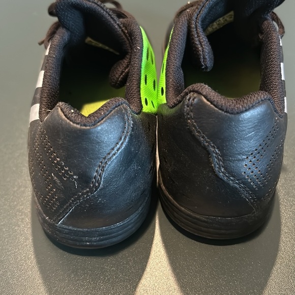 🌿kids / boys soccer turf shoes, size 4.5🌿 - Picture 5 of 7